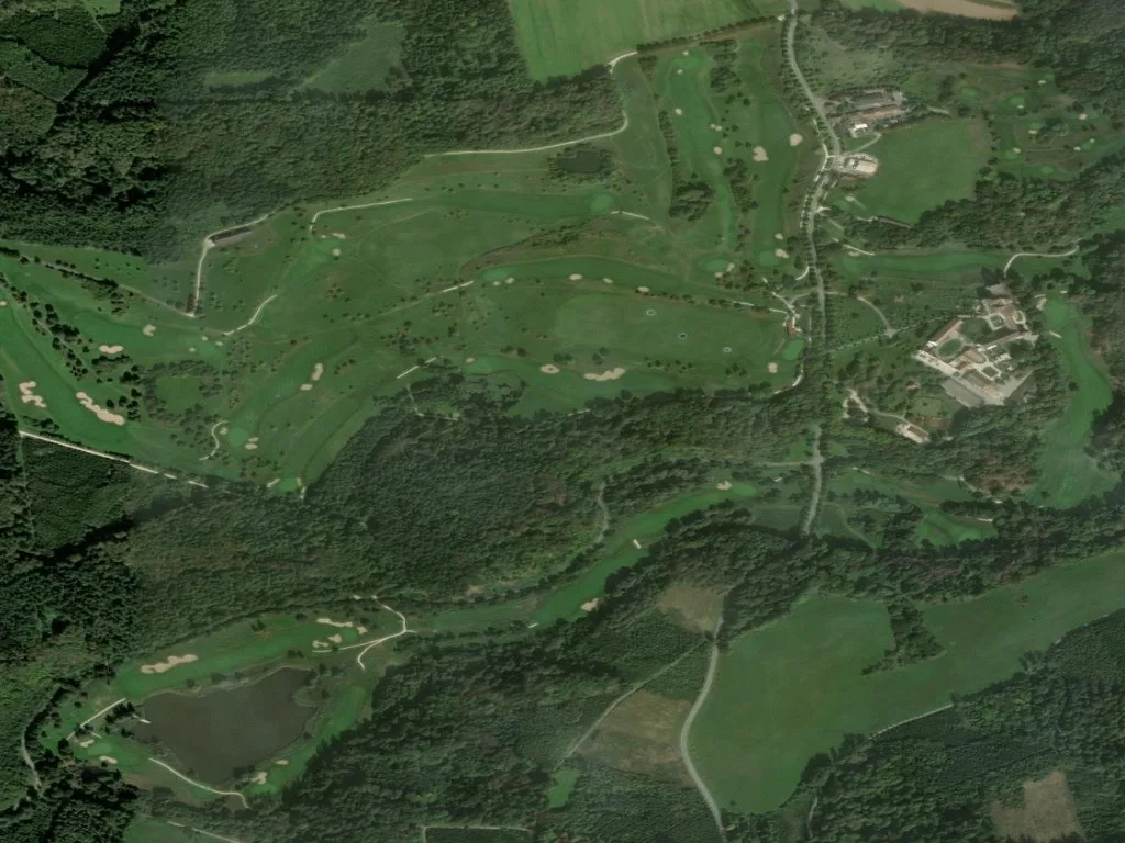 Letecký pohled na Golfplatz Schloss Langenstein