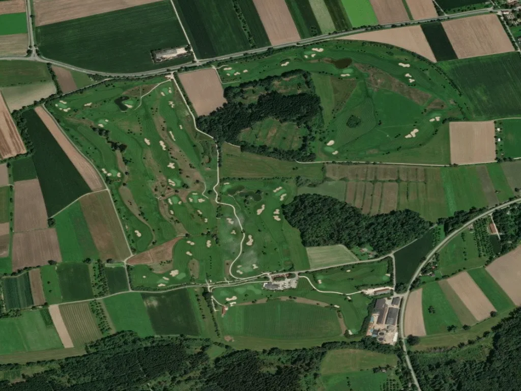 Letecký pohled na Golfplatz Donau-Riß