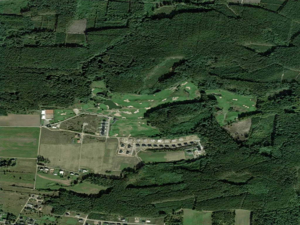 Letecký pohled na Przytok. Golf & Resort