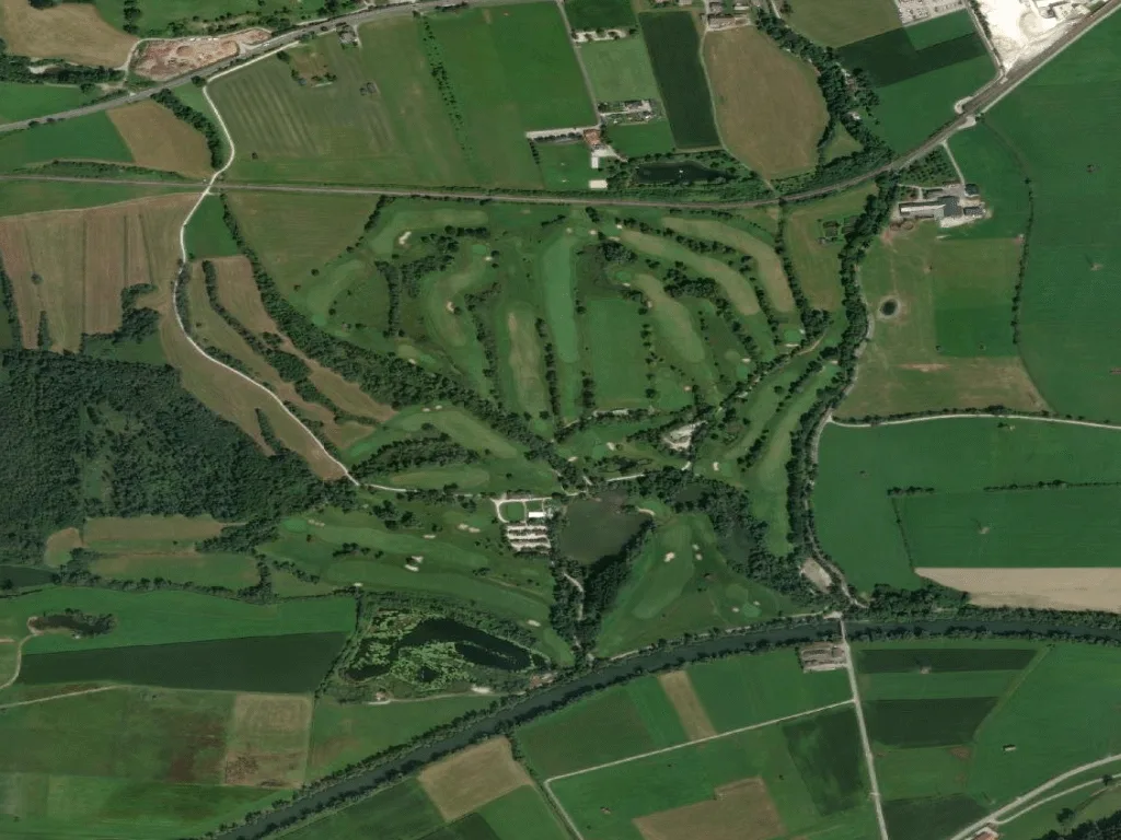 Letecký pohled na Golf- und Landclub Ennstal Weissenbach