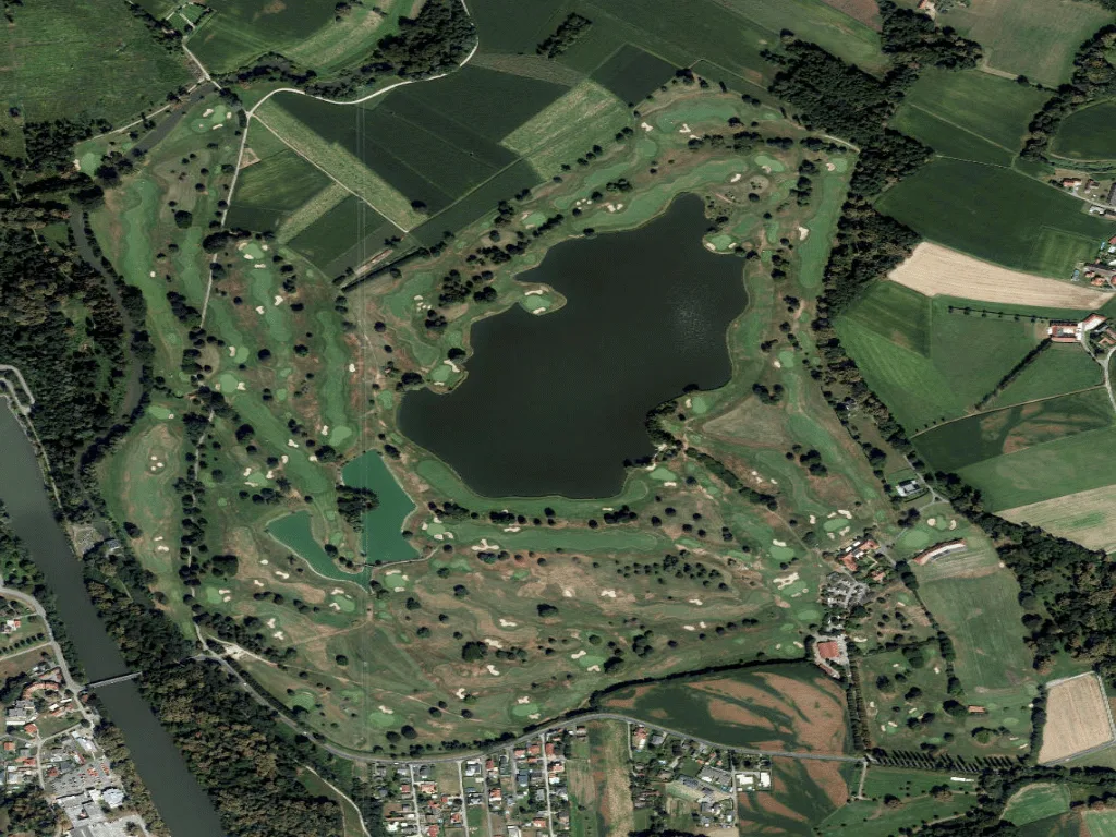 Letecký pohled na Golfclub Murstätten