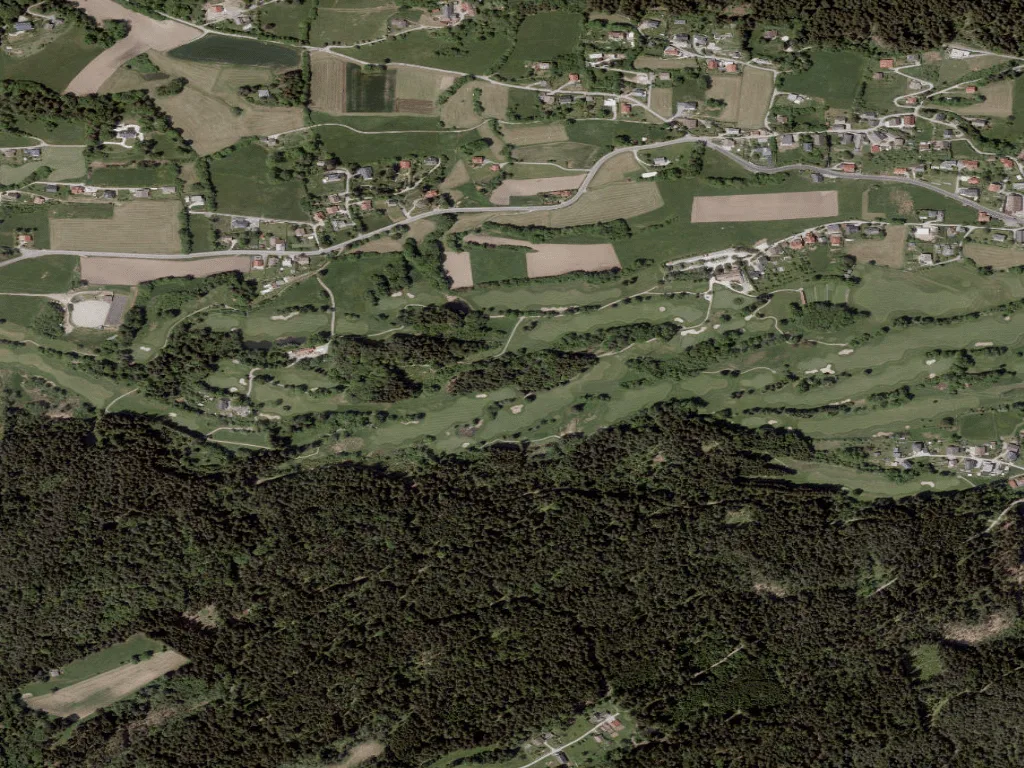 Letecký pohled na Golfanlage Velden Köstenberg