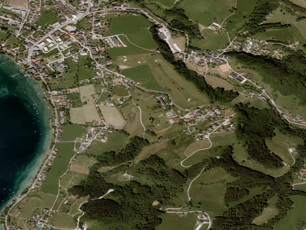 Letecký pohled na Attersee Golf Club Weyregg