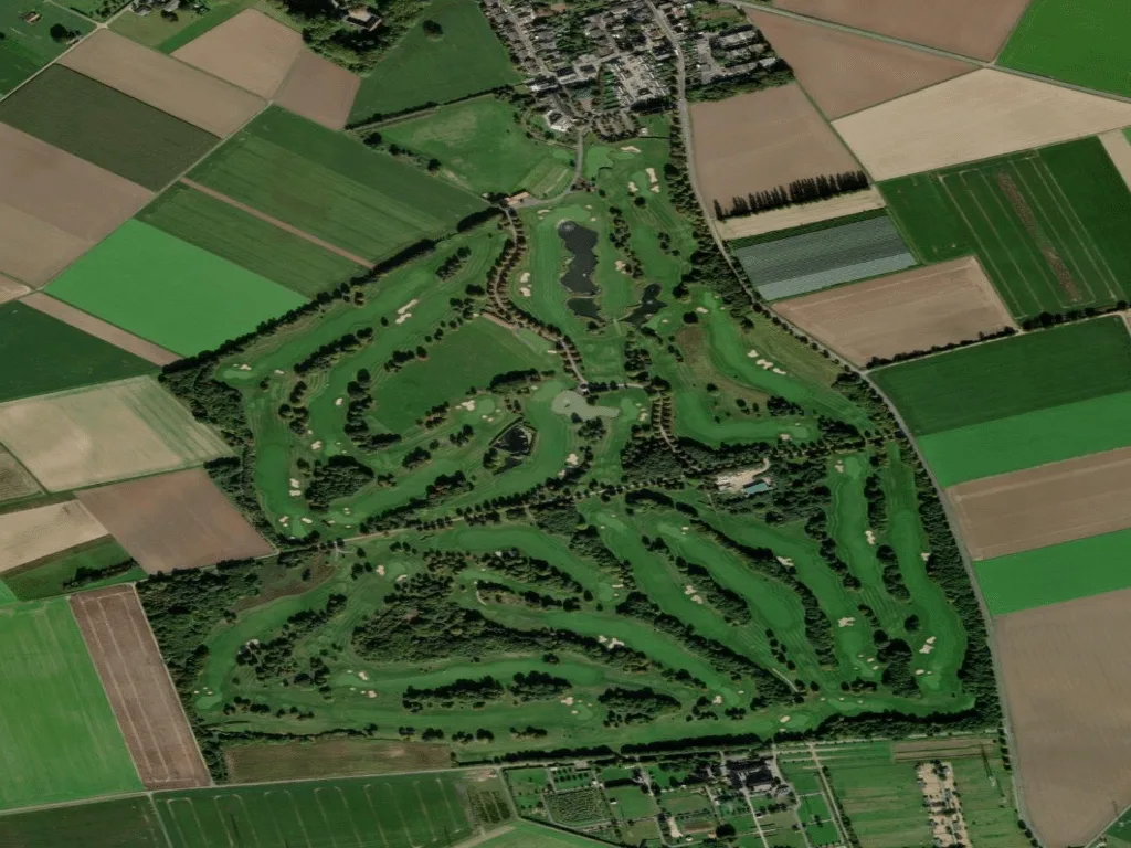 Letecký pohled na Golfplatz Am Alten Fliess