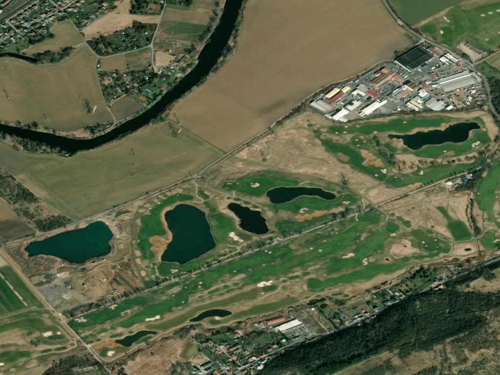 Letecký pohled na Prague City Golf Club Zbraslav