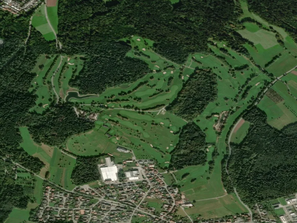 Letecký pohled na Golfplatz Unterhaugstett / Bad Liebenzell