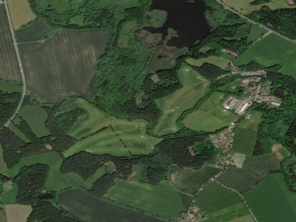Letecký pohled na Golf & Country Club Svobodné Hamry