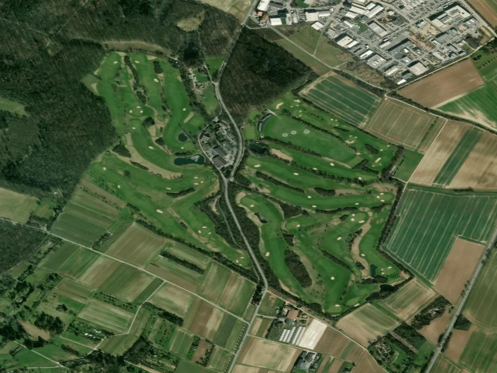 Letecký pohled na Hof Hausen vor der Sonne Golf Club