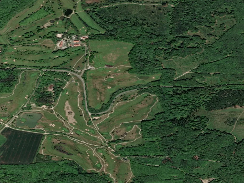 Letecký pohled na Public Course